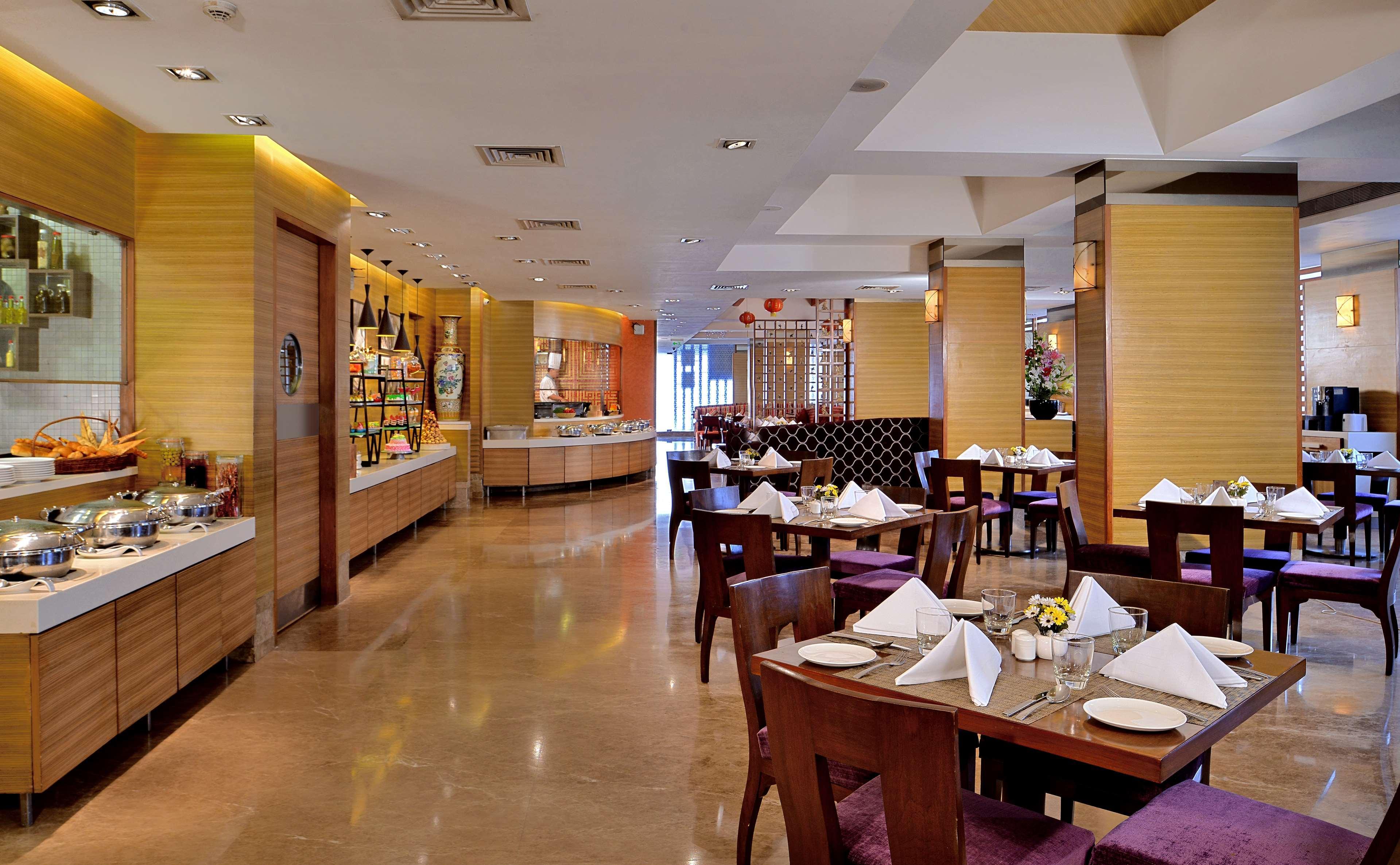 Radisson Mumbai Goregaon ภายนอก รูปภาพ