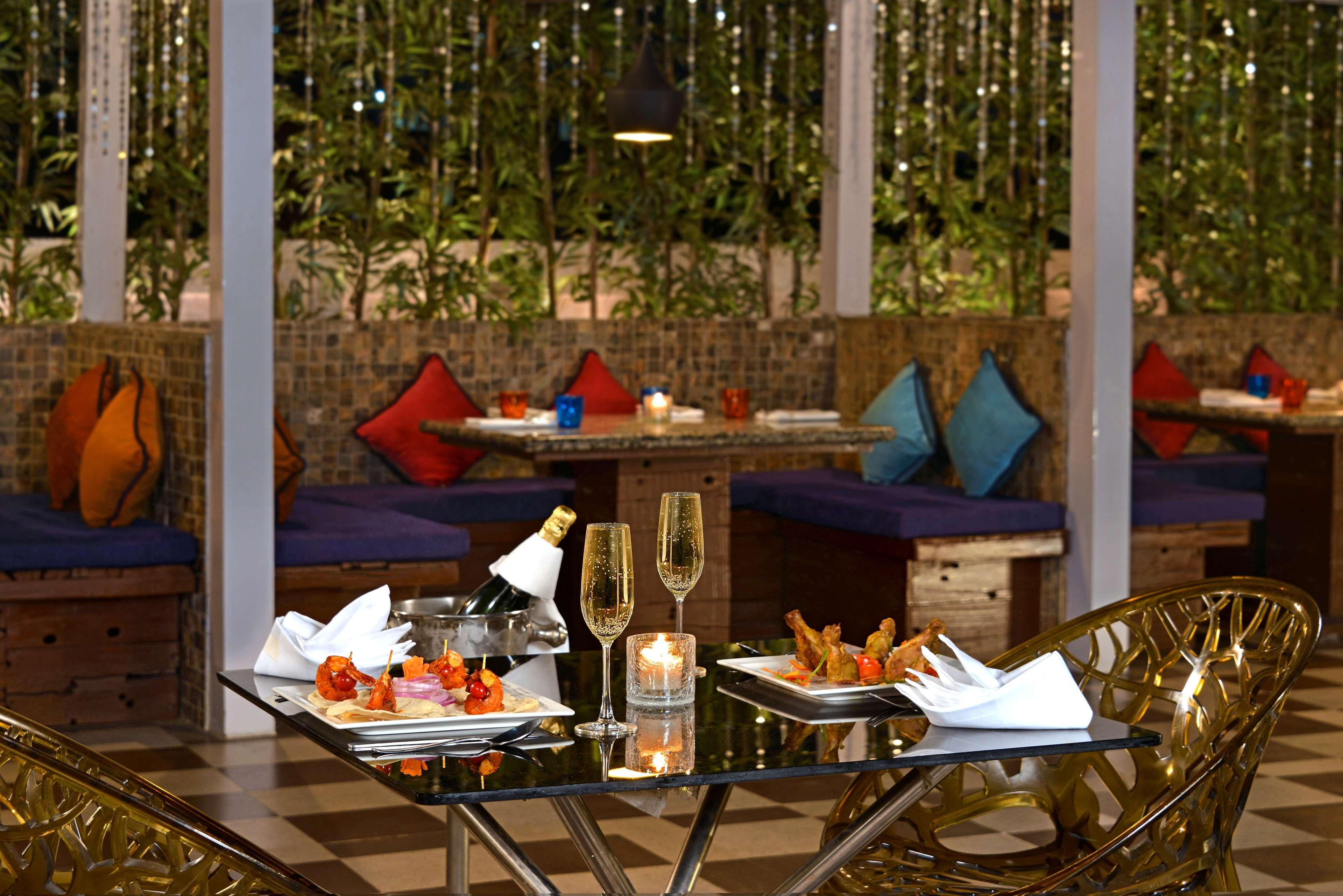 Radisson Mumbai Goregaon ภายนอก รูปภาพ