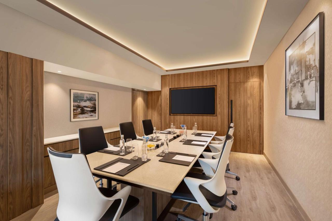 Radisson Mumbai Goregaon ภายนอก รูปภาพ