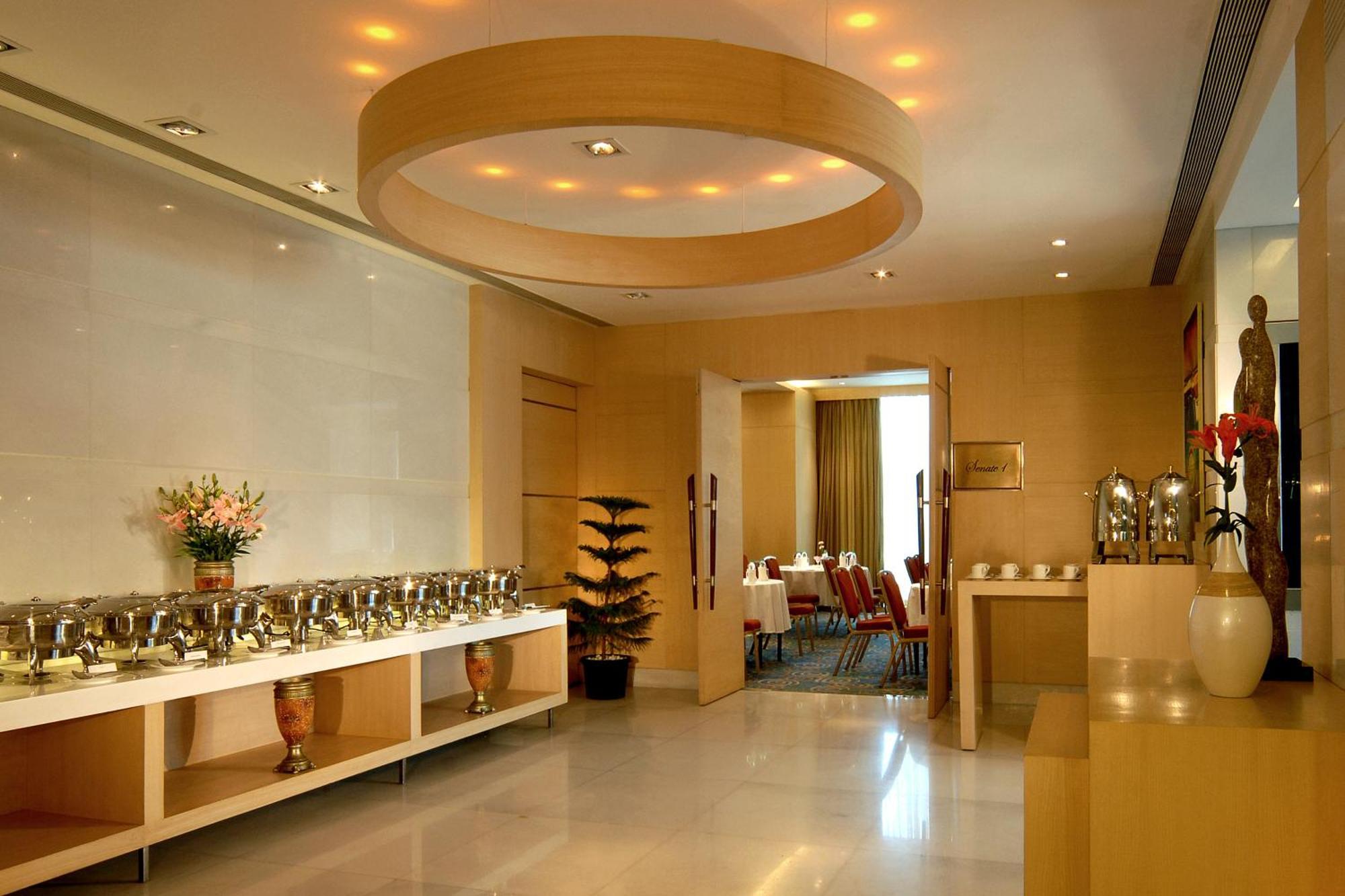 Radisson Mumbai Goregaon ภายนอก รูปภาพ