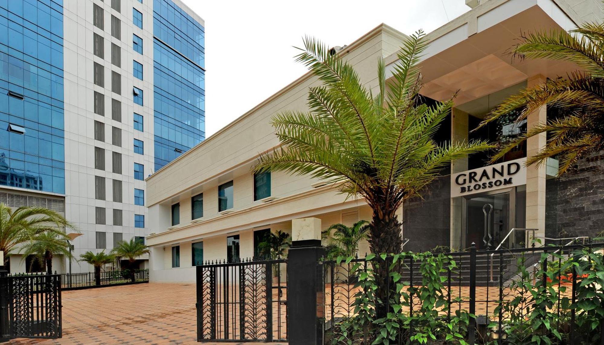 Radisson Mumbai Goregaon ภายนอก รูปภาพ