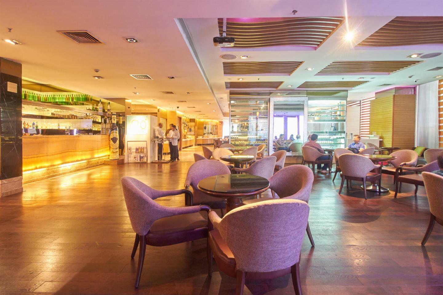 Radisson Mumbai Goregaon ภายนอก รูปภาพ